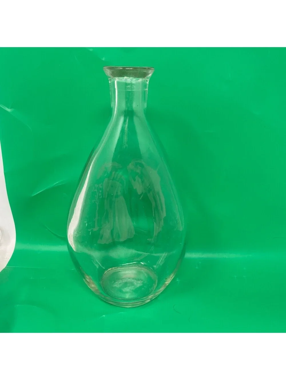 Vintage I W Harper Decanter  Courting Couple Decanter No Stopper 9